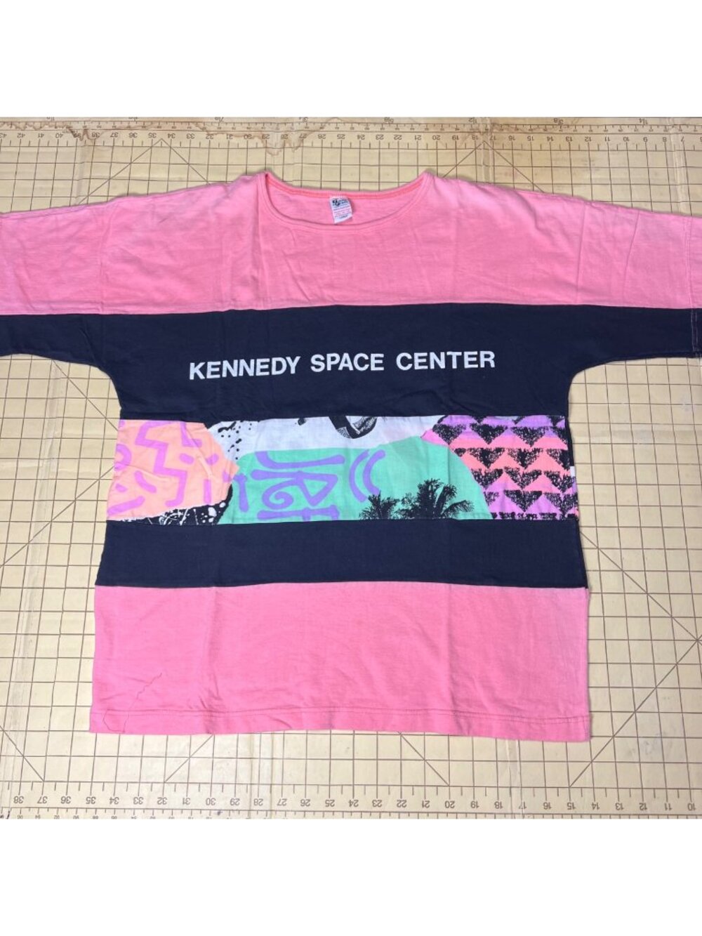 Kennedy Space Center Retro Colorblock Graphic T-Shirt Pink & Black Large 100% Co